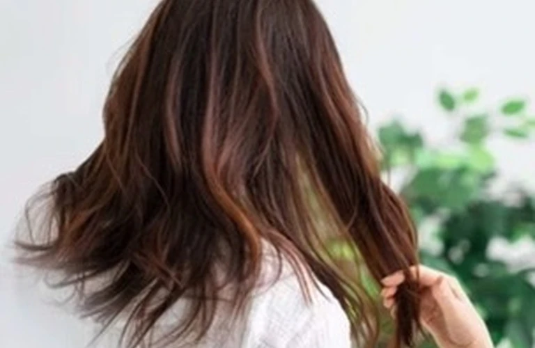 冬の髪に潤いを！暖房による乾燥から守るヘアケアガイド